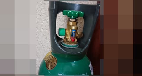 ミドボンに装着されているキャップ