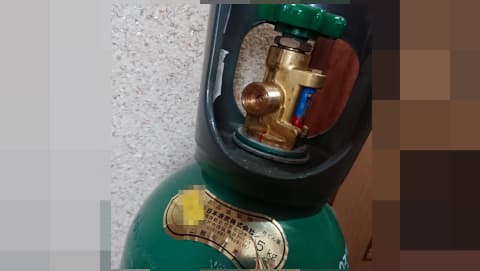 ガス口にゴミが付かないように軽く清掃する