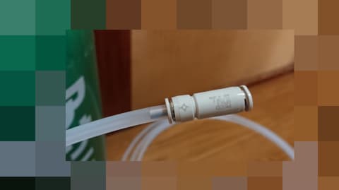 チェックバルブをチューブに装着する