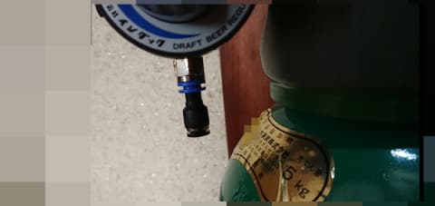 チューブフィッティングの部分にレデューサを装着