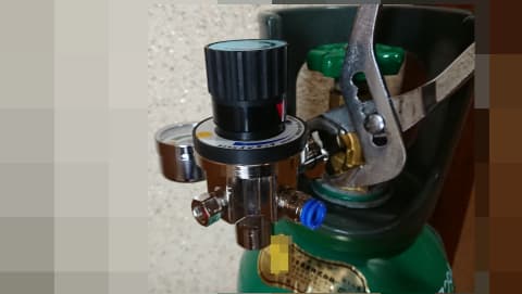 レギュレータを装着する