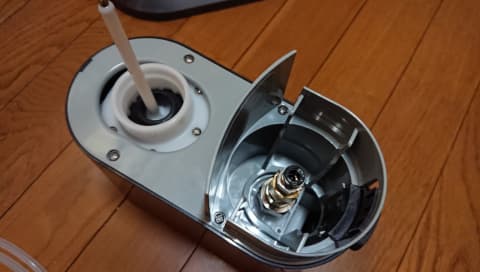 変換アダプタと接続したパーツを装着する