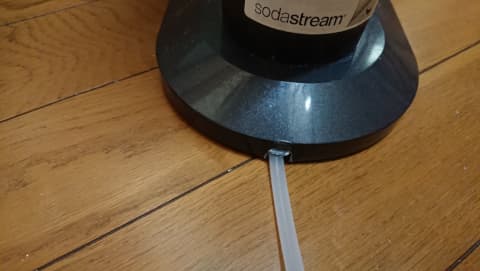 スタンドの一部分を加工してチューブの干渉を緩和する