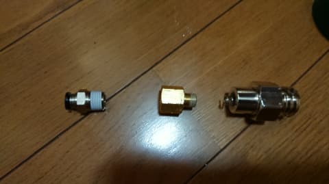 チューブフィッティングとNPT変換継手、変換アダプタ